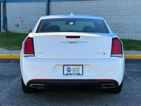 Used 2015 Chrysler 300 S image 6