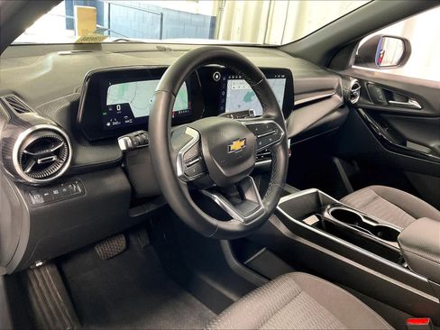 Used 2025 Chevrolet Equinox LT image 8