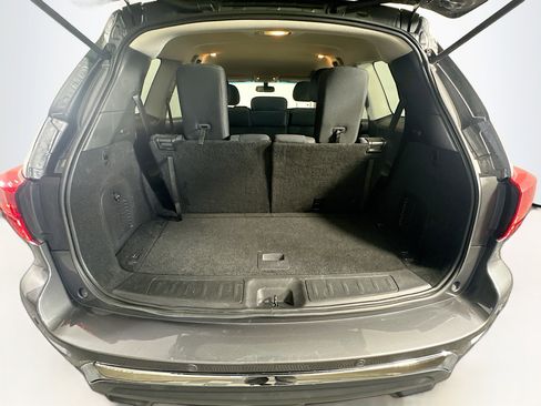 Used 2019 Nissan Pathfinder SV image 29