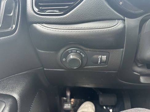 Used 2023 Dodge Durango SXT image 24