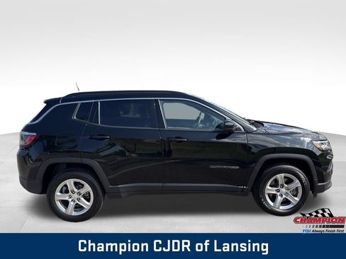 Used 2024 Jeep Compass Latitude AWD/4WD image 9