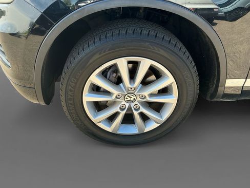 Used 2013 Volkswagen Touareg Sport AWD/4WD image 14