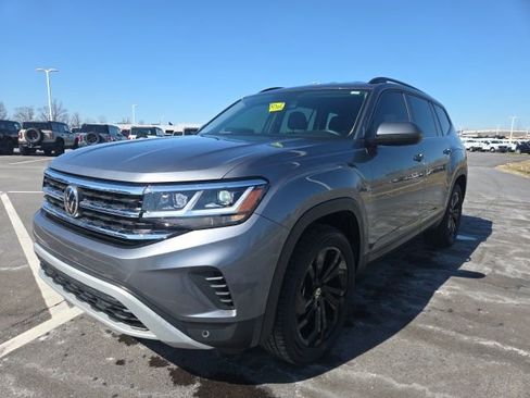 Used 2022 Volkswagen Atlas SE image 2