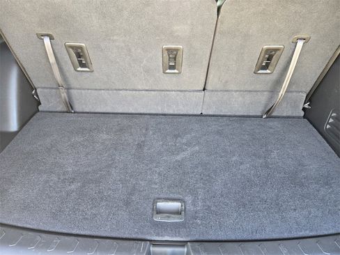 Used 2022 Chevrolet Traverse RS image 32