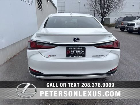 Used 2022 Lexus ES 300h w/ Accessory Package 2 image 4