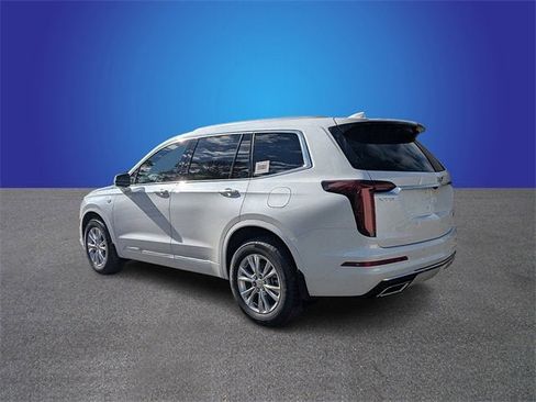 New 2025 Cadillac XT6 Luxury image 3