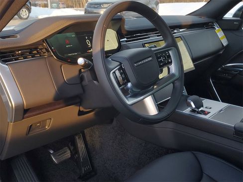 New 2025 Land Rover Range Rover SE image 8