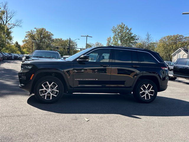 Used 2024 Jeep Grand Cherokee Limited AWD/4WD image 23