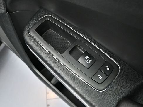 Used 2018 Chrysler 300 S image 43