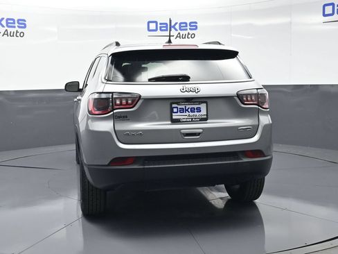 Used 2022 Jeep Compass Latitude AWD/4WD image 7