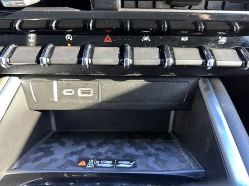 Used 2023 Chevrolet Colorado ZR2 w/ ZR2 Convenience Package III image 22