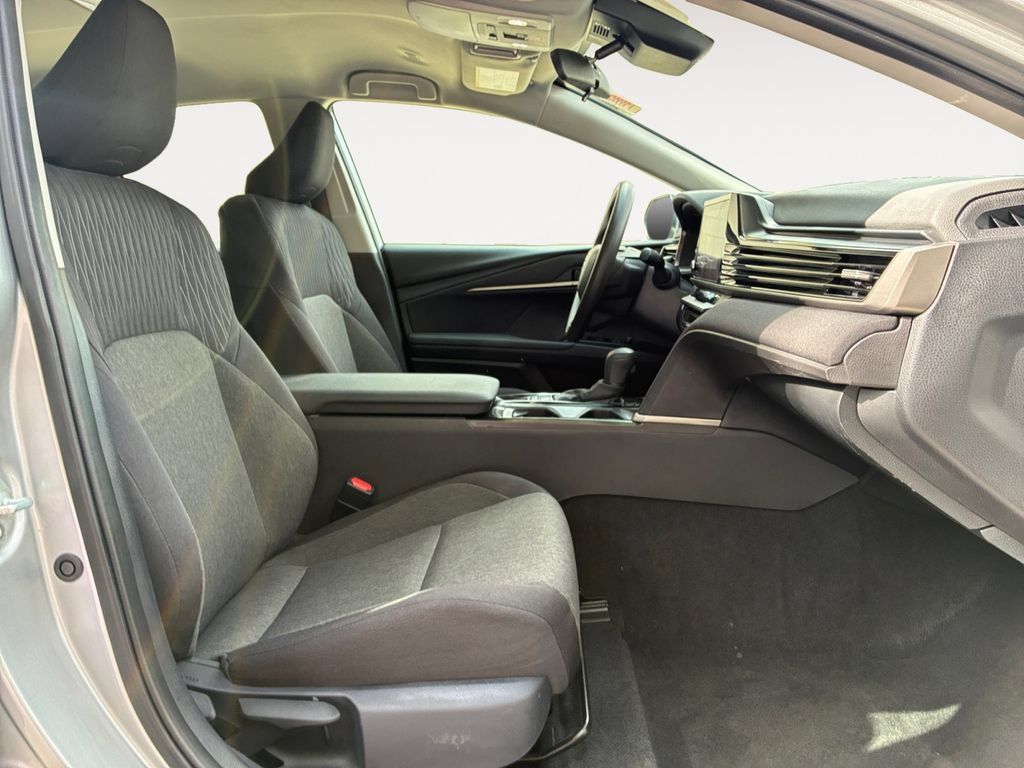 Used 2025 Toyota Camry LE FWD image 15