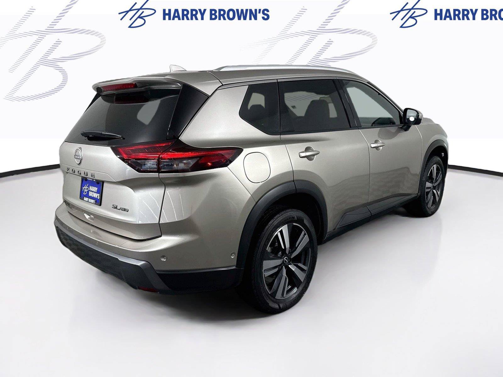 Used 2024 Nissan Rogue SL AWD/4WD image 31