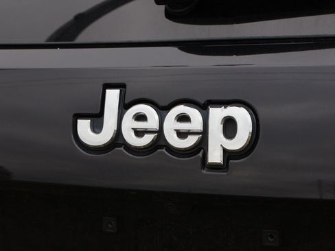 Used 2021 Jeep Grand Cherokee Limited w/ Luxury Group II image 15