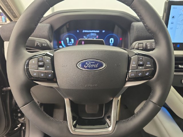 New 2026 Ford Explorer Platinum w/ LUX Leather Package AWD/4WD image 40