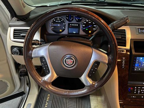 Used 2007 Cadillac Escalade AWD w/ Information Package image 30