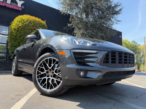 Used 2018 Porsche Macan image 8