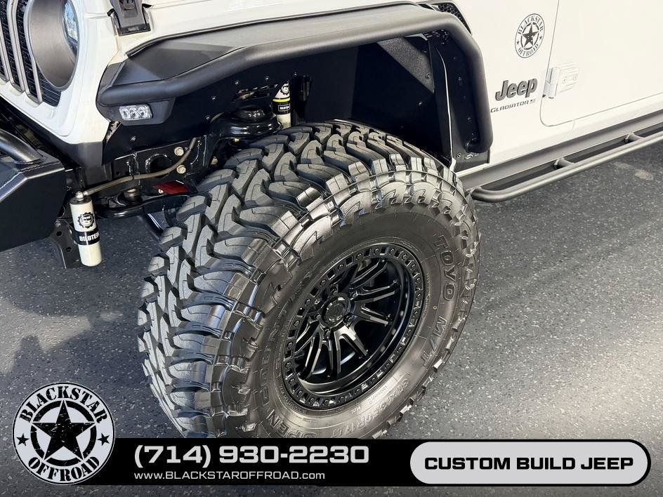 Used 2024 Jeep Gladiator Rubicon AWD/4WD image 7