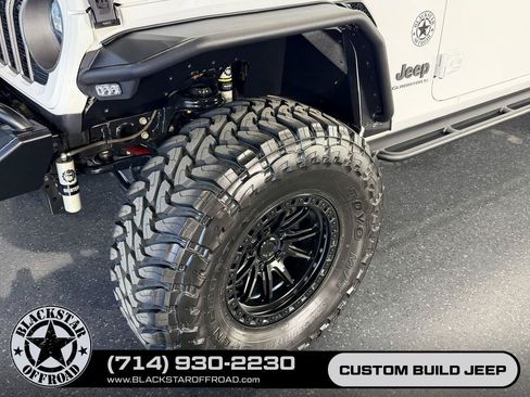 Used 2024 Jeep Gladiator Rubicon AWD/4WD image 7