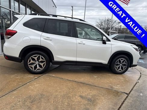 Used 2021 Subaru Forester Premium image 2