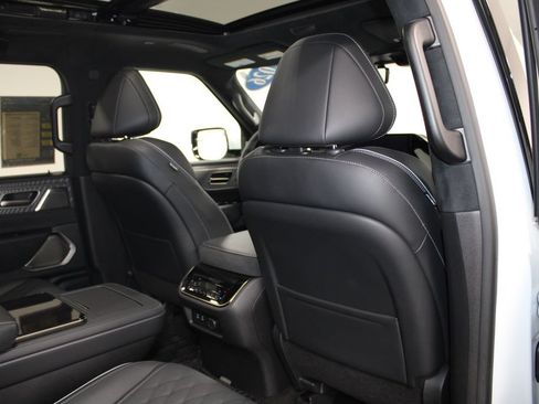 Used 2026 INFINITI QX80 Autograph w/ Autograph Exterior Package AWD/4WD image 35