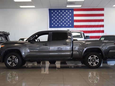 Used 2019 Toyota Tacoma TRD Sport w/ Technology Package image 16