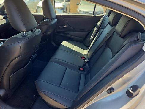 Used 2024 Lexus ES 300h w/ Premium Package FWD image 11
