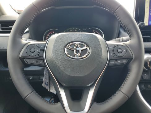 Used 2025 Toyota RAV4 XLE image 24