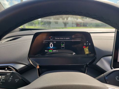 New 2025 Volkswagen ID.4 Pro AWD/4WD image 29