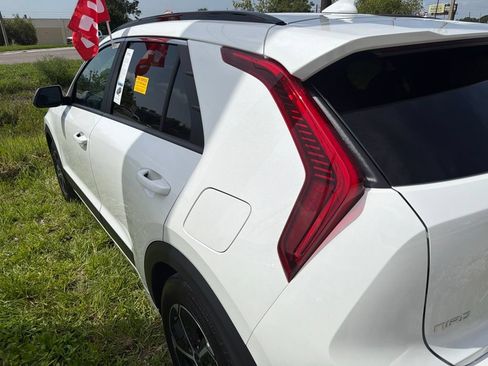 Used 2025 Kia Niro LX FWD image 7
