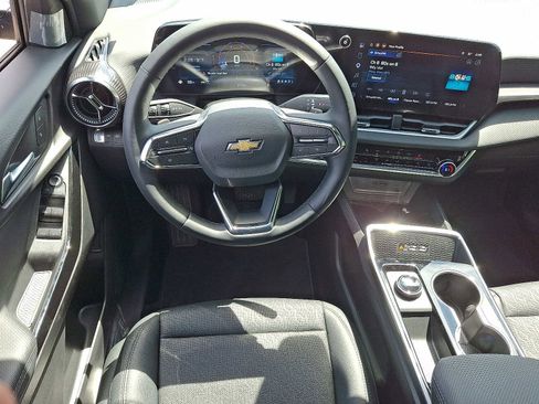 Used 2026 Chevrolet Equinox LT w/ Convenience Package II AWD/4WD image 12