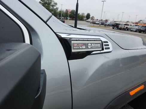 Certified 2025 GMC Sierra 2500 SLT w/ SLT Premium Package image 8