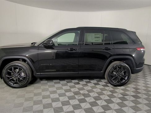 New 2025 Jeep Grand Cherokee Limited w/ Trailer Tow Package image 7