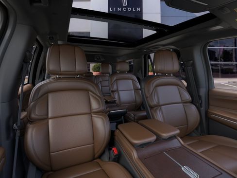 New 2026 Lincoln Navigator Reserve AWD/4WD image 10