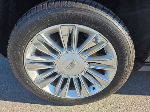 Used 2017 Cadillac Escalade Platinum image 21