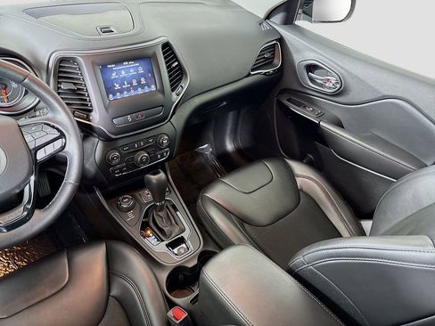 Used 2020 Jeep Cherokee Latitude Plus image 23