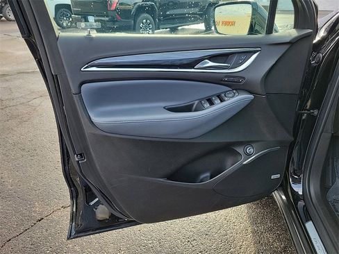 Used 2024 Buick Enclave Premium image 19