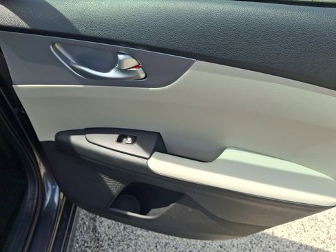 Used 2023 Kia Forte LXS w/ LXS Technology Package FWD image 16