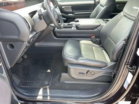 Used 2025 Ford Expedition Platinum AWD/4WD image 22