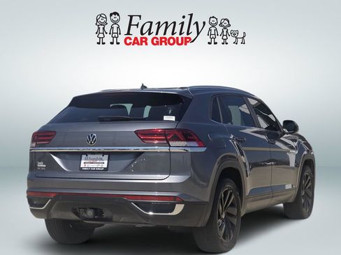 Used 2023 Volkswagen Atlas Cross Sport SE w/ Panoramic Sunroof Package FWD image 4