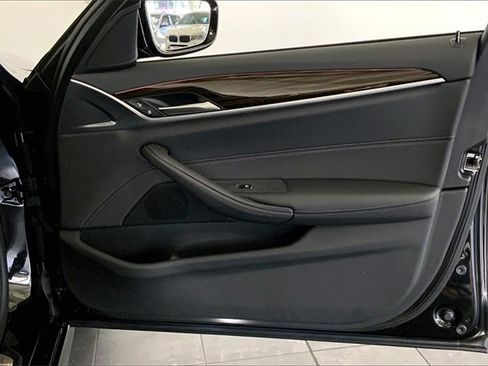 Used 2021 BMW 540i w/ M Sport Package image 24