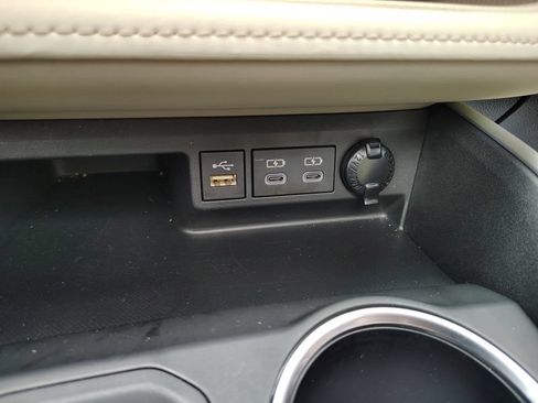 Used 2023 Toyota Highlander XLE AWD/4WD image 39