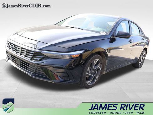 Used 2025 Hyundai Elantra SEL FWD image 10