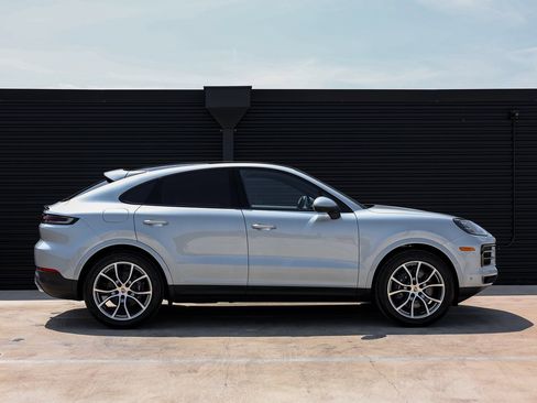 Certified 2025 Porsche Cayenne Coupe image 8