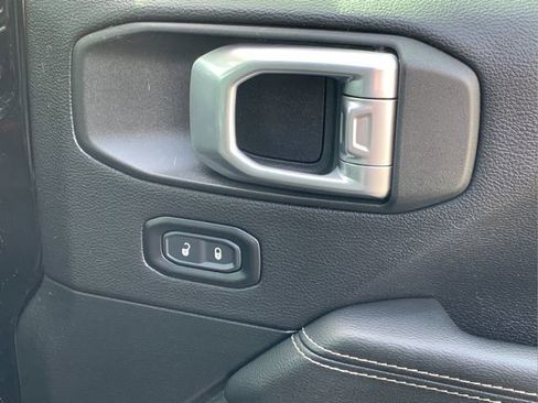 Certified 2020 Jeep Wrangler Unlimited Sahara image 25