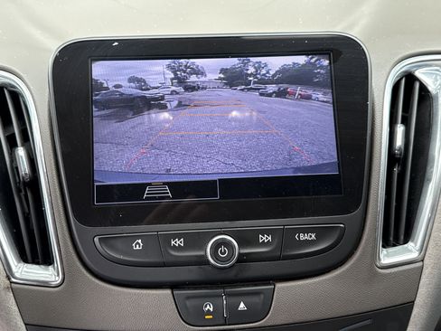Used 2021 Chevrolet Malibu LT FWD image 16