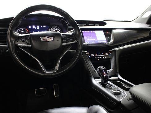 Used 2023 Cadillac XT6 Sport w/ Technology Package image 2