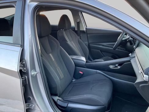 Used 2023 Hyundai Elantra SEL FWD image 8