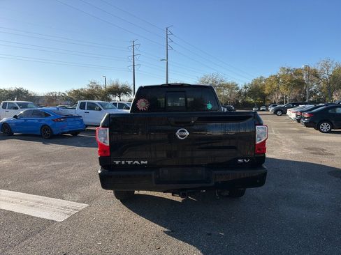 Used 2021 Nissan Titan SV w/ SV Convenience Package image 4