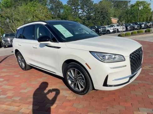 Used 2025 Lincoln Corsair Grand Touring AWD/4WD image 3
